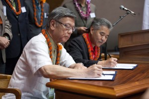 Hawaii Governor David Ige and Okinawa Governor Takeshi Onaga signed a Memorandum of Cooperation for Clean and Efficient Energy Development and Deployment